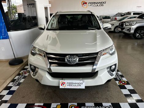 Toyota Hilux SW4 SRX 4x4 2.8 TDI 16V Dies. Aut.