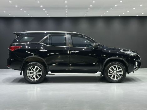 Toyota Hilux SW4 SRX 4x4 2.8 TDI 16V Dies. Aut.