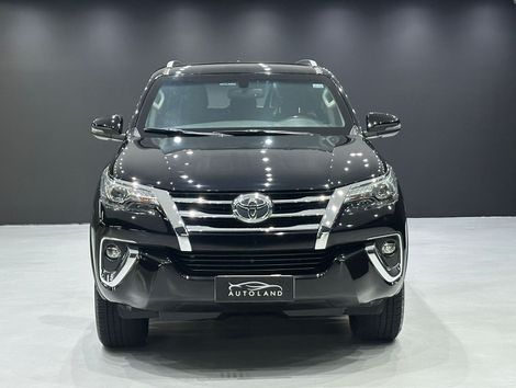 Toyota Hilux SW4 SRX 4x4 2.8 TDI 16V Dies. Aut.