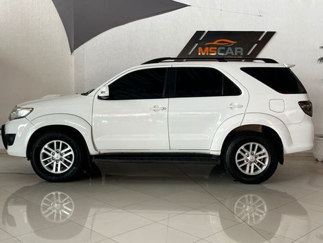 Toyota Hilux SW4 SRV D4-D 4x4 3.0 TDI Dies. Aut