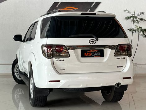 Toyota Hilux SW4 SRV D4-D 4x4 3.0 TDI Dies. Aut