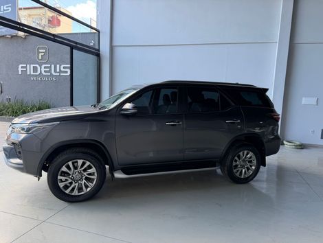 Toyota Hilux SW4 SRX 4x4 2.8 TDI 16V Dies. Aut.