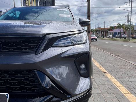 Toyota Hilux SW4 SRX Plat. 4x4 2.8 TB Die. Aut.