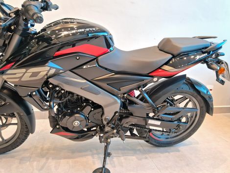 BAJAJ DOMINAR 200