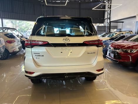 Toyota Hilux SW4 Diamond 2.8 TB 4x4 Die. Aut.