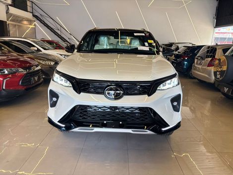 Toyota Hilux SW4 Diamond 2.8 TB 4x4 Die. Aut.