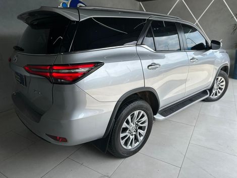 Toyota Hilux SW4 SRX 4x4 2.8 TDI 16V Dies. Aut.