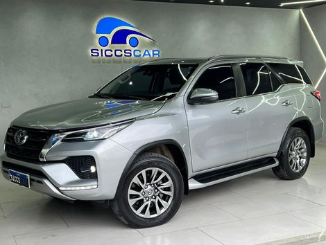 Toyota Hilux SW4 SRX 4x4 2.8 TDI 16V Dies. Aut.