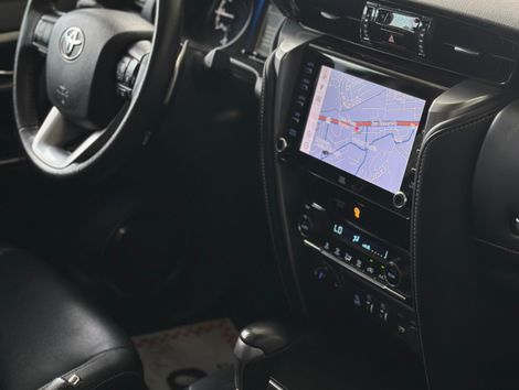 Toyota Hilux SW4 SRX 4x4 2.8 TDI 16V Dies. Aut.