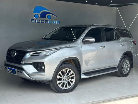 Toyota Hilux SW4 SRX 4x4 2.8 TDI 16V Dies. Aut.