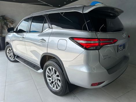 Toyota Hilux SW4 SRX 4x4 2.8 TDI 16V Dies. Aut.