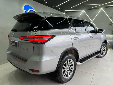 Toyota Hilux SW4 SRX 4x4 2.8 TDI 16V Dies. Aut.