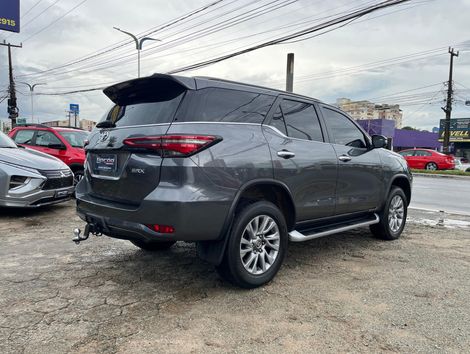 Toyota Hilux SW4 SRX 4x4 2.8 TDI 16V Dies. Aut.