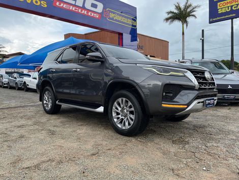 Toyota Hilux SW4 SRX 4x4 2.8 TDI 16V Dies. Aut.