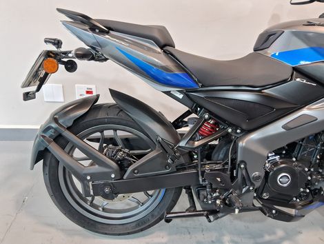 BAJAJ DOMINAR 200
