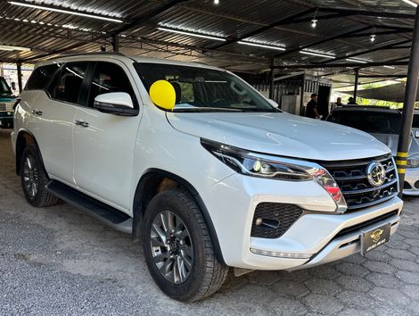 Toyota Hilux SW4 SRX 4x4 2.8 TDI 16V Dies. Aut.