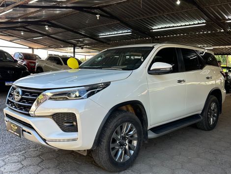 Toyota Hilux SW4 SRX 4x4 2.8 TDI 16V Dies. Aut.