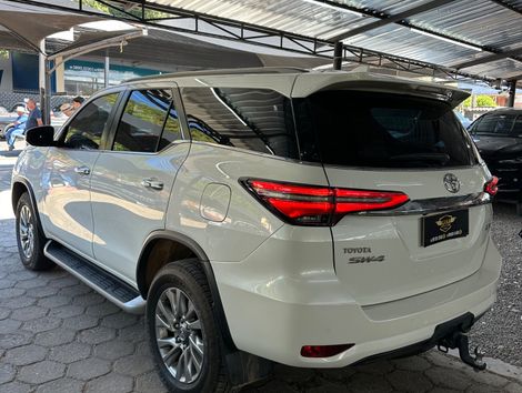 Toyota Hilux SW4 SRX 4x4 2.8 TDI 16V Dies. Aut.