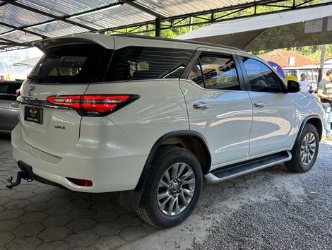 Toyota Hilux SW4 SRX 4x4 2.8 TDI 16V Dies. Aut.