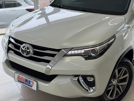 Toyota Hilux SW4 SRX 4x4 2.8 TDI 16V Dies. Aut.