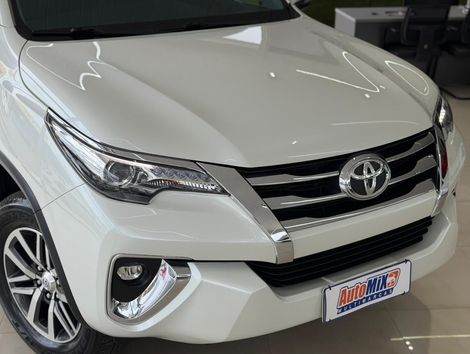 Toyota Hilux SW4 SRX 4x4 2.8 TDI 16V Dies. Aut.