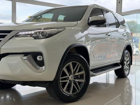 Toyota Hilux SW4 SRX 4x4 2.8 TDI 16V Dies. Aut.