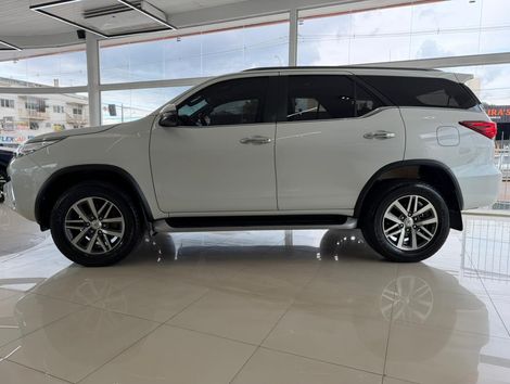 Toyota Hilux SW4 SRX 4x4 2.8 TDI 16V Dies. Aut.