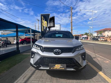 Toyota Hilux SW4 Diamond 2.8 TB 4x4 Die. Aut.