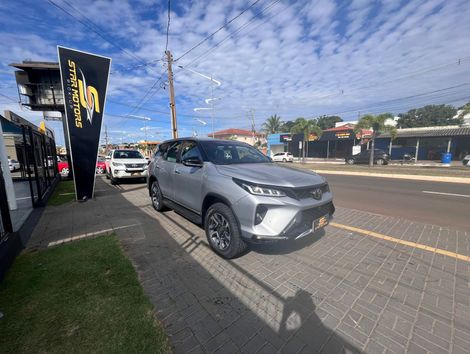 Toyota Hilux SW4 Diamond 2.8 TB 4x4 Die. Aut.