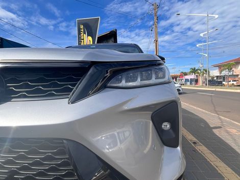 Toyota Hilux SW4 Diamond 2.8 TB 4x4 Die. Aut.