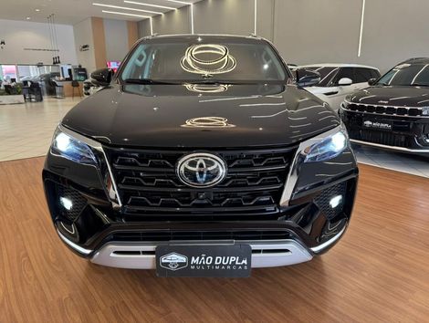 Toyota Hilux SW4 SRX 4x4 2.8 TDI 16V Dies. Aut.