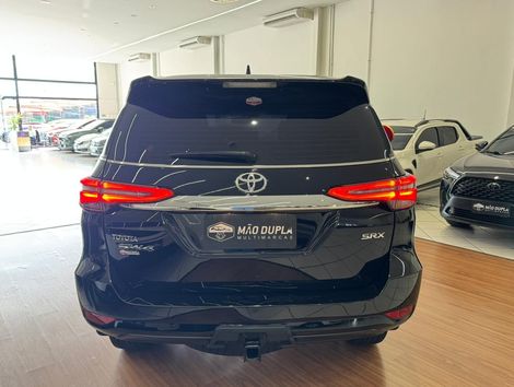 Toyota Hilux SW4 SRX 4x4 2.8 TDI 16V Dies. Aut.