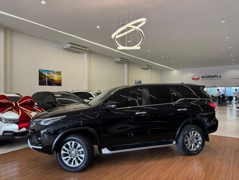 Toyota Hilux SW4 SRX 4x4 2.8 TDI 16V Dies. Aut.