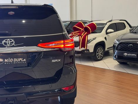 Toyota Hilux SW4 SRX 4x4 2.8 TDI 16V Dies. Aut.