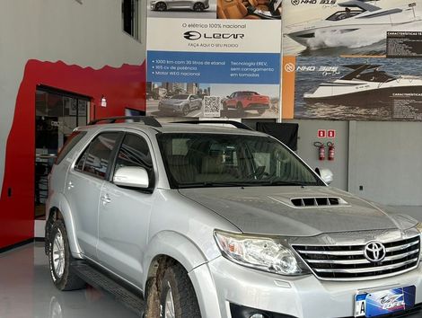 Toyota Hilux SW4 SR D4-D 4x4 3.0 TDI Dies. Aut