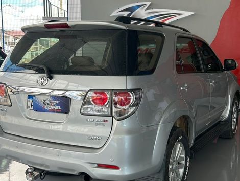 Toyota Hilux SW4 SR D4-D 4x4 3.0 TDI Dies. Aut