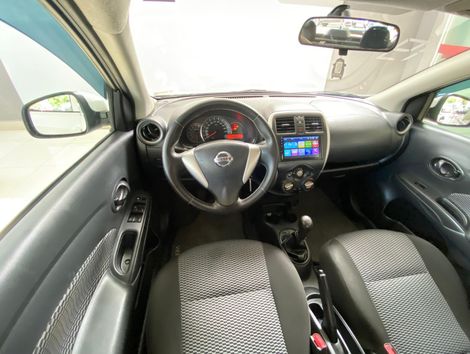 Nissan VERSA 1.0 12V FlexStart 4p Mec.