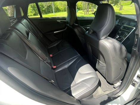 Volvo V60 T-6 R-DESIGN 3.0 AWD 4p