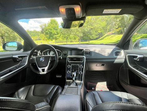 Volvo V60 T-6 R-DESIGN 3.0 AWD 4p