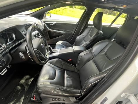 Volvo V60 T-6 R-DESIGN 3.0 AWD 4p