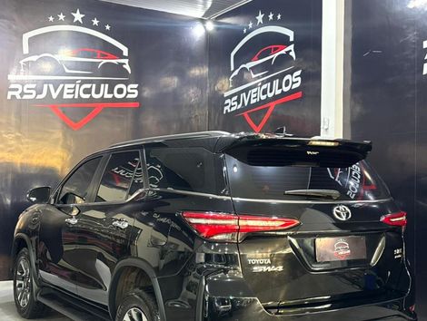 Toyota Hilux SW4 SRX Plat. 4x4 2.8 TB Die. Aut.