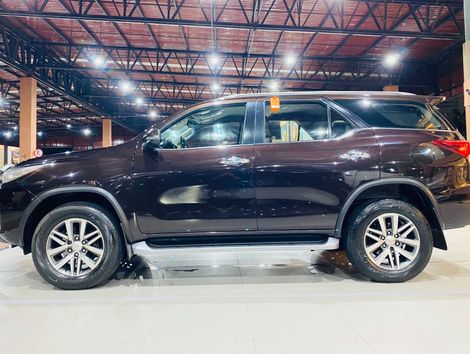 Toyota Hilux SW4 SRX 4x4 2.8 TDI 16V Dies. Aut.