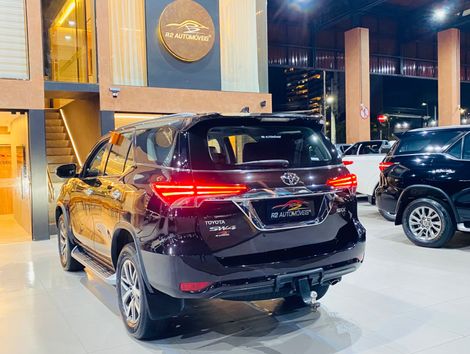 Toyota Hilux SW4 SRX 4x4 2.8 TDI 16V Dies. Aut.