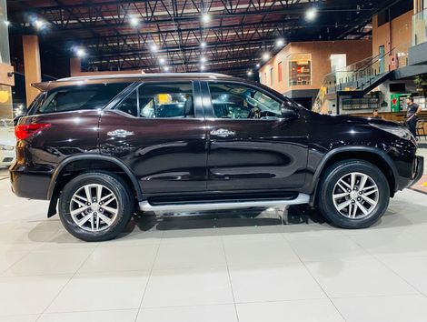 Toyota Hilux SW4 SRX 4x4 2.8 TDI 16V Dies. Aut.