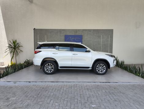 Toyota Hilux SW4 SRX 4x4 2.8 TDI 16V Dies. Aut.