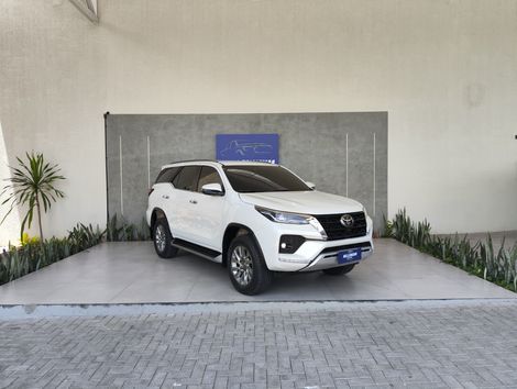 Toyota Hilux SW4 SRX 4x4 2.8 TDI 16V Dies. Aut.