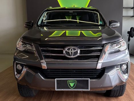 Toyota Hilux SW4 SRV 4x2 2.7 Flex 16V Aut.