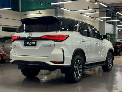 Toyota Hilux SW4 Diamond 2.8 TB 4x4 Die. Aut.