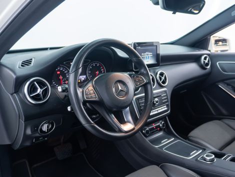 Mercedes-Benz A200