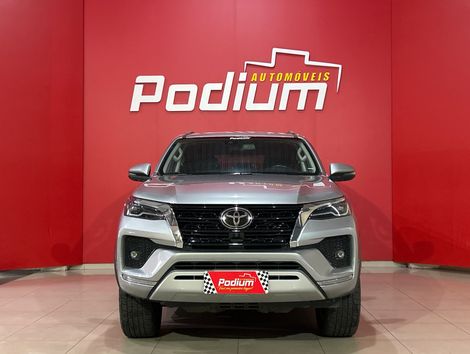 Toyota Hilux SW4 SRX 4x4 2.8 TDI 16V Dies. Aut.